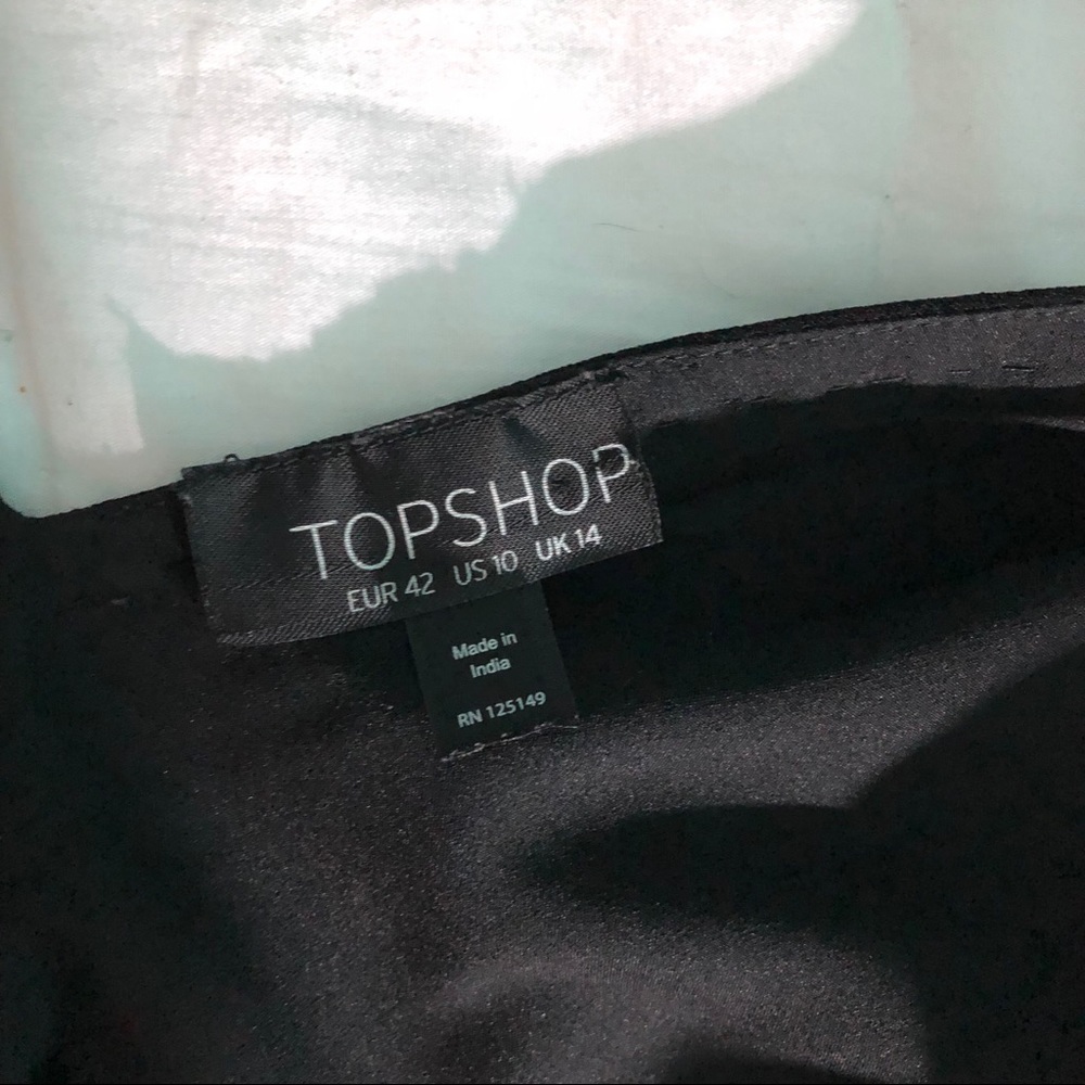 ✨TOPSHOP BEADED TOP✨ SLEEVELESS - Picture 3 of 3